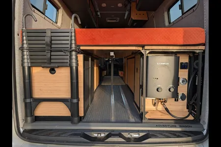 ROVENN - Mercedes Winnebago + Adventure Wagon Class B