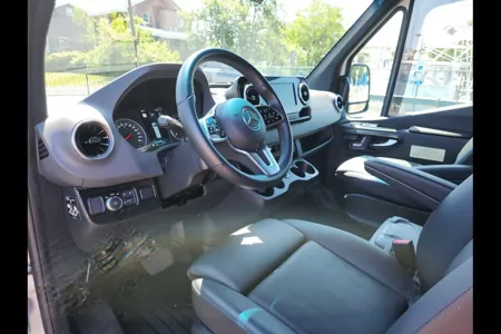 ROVENN - Mercedes Winnebago + Adventure Wagon Class B