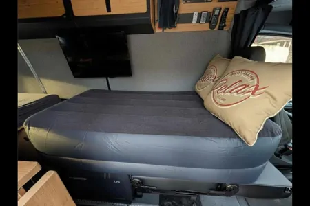 ROVENN - Mercedes Winnebago + Adventure Wagon Class B