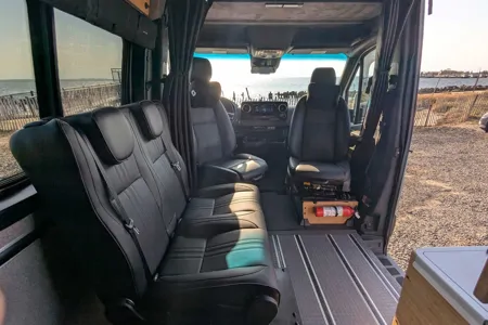 ROVENN - Mercedes Winnebago + Adventure Wagon Class B