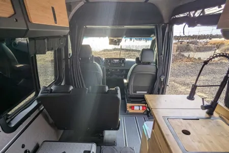 ROVENN - Mercedes Winnebago + Adventure Wagon Class B