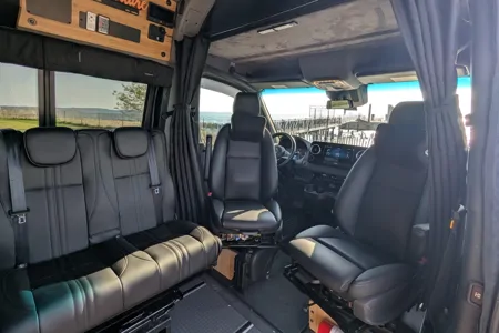 ROVENN - Mercedes Winnebago + Adventure Wagon Class B