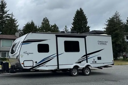 Wilbert’s Freedom Express Coachmen 2022 Travel Trailer