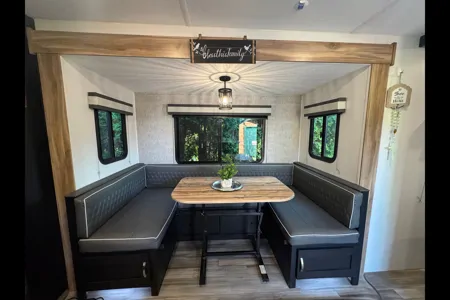 Wilbert’s Freedom Express Coachmen 2022 Travel Trailer