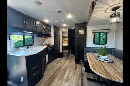 Wilbert’s Freedom Express Coachmen 2022 Travel Trailer