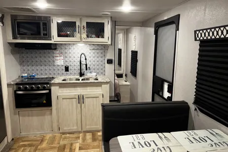 Rebecca's Shasta 25RS Travel Trailer