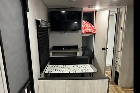 Rebecca's Shasta 25RS Travel Trailer