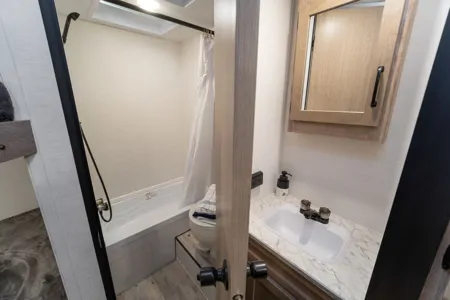 Jennifer's Gulf Stream kingsport lite 248bh Travel Trailer