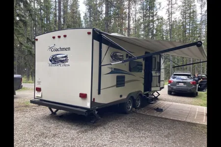 Coachmen Freedom Express 23’ with Bunkbeds