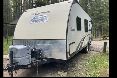 Coachmen Freedom Express 23’ with Bunkbeds