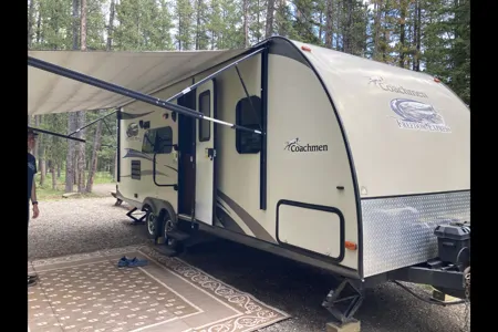 Coachmen Freedom Express 23’ with Bunkbeds