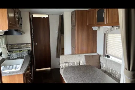 Coachmen Freedom Express 23’ with Bunkbeds