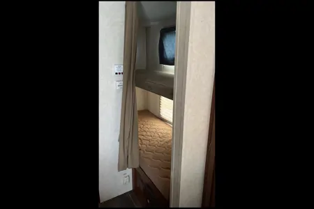 Coachmen Freedom Express 23’ with Bunkbeds