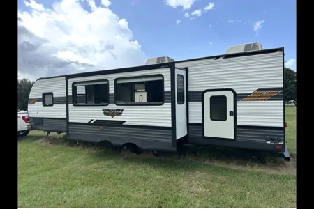 (Delivery ONLY) Andy's 10 Sleeper Forest River Wildwood Travel Trailer