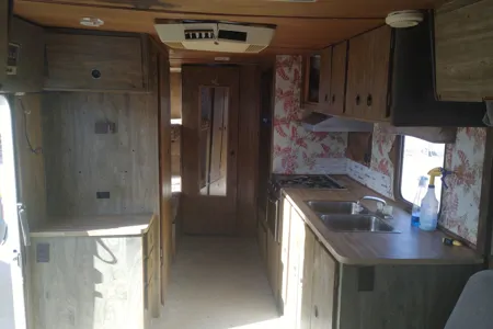 Ren's Winnebago Cottage