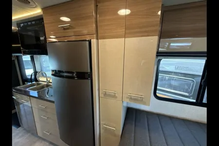 Top Notch Rv - Mercedes Benz Atasca Navion 24v 26'