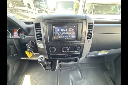 Top Notch Rv - Mercedes Benz Atasca Navion 24v 26'