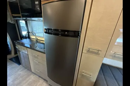 Top Notch Rv - Mercedes Benz Atasca Navion 24v 26'