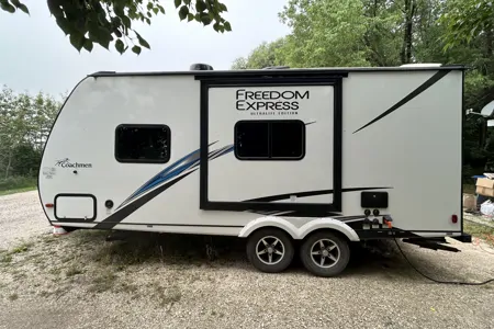 Len’s Coachmen Freedom Express Travel Trailer
