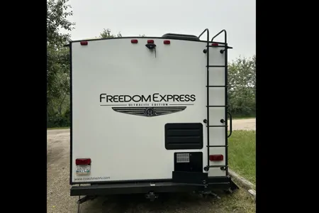 Len’s Coachmen Freedom Express Travel Trailer