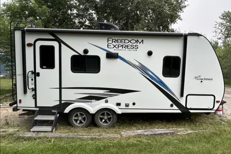 Len’s Coachmen Freedom Express Travel Trailer