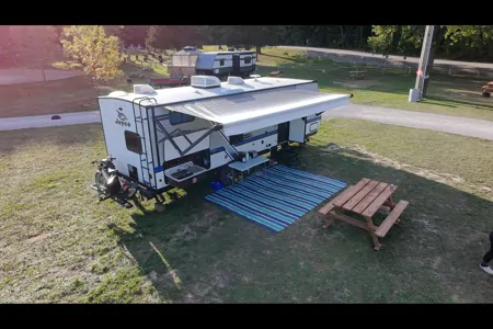 Darby's Jayco JayFeather 25BH Travel Trailer