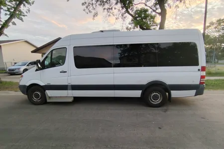 Chao's Mercedes-Benz sprinter 2500 Class B