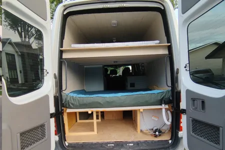 Chao's Mercedes-Benz sprinter 2500 Class B