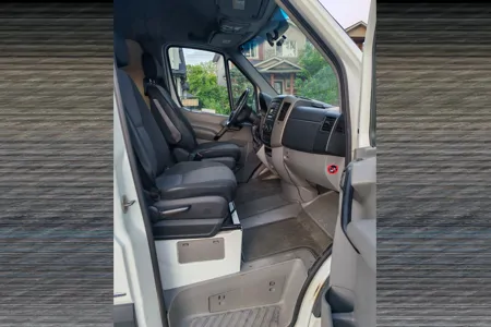 Chao's Mercedes-Benz sprinter 2500 Class B