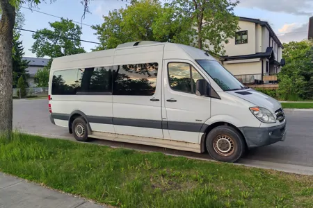 Chao's Mercedes-Benz sprinter 2500 Class B