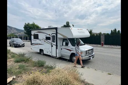 Raymond's Coachmen Freelander Class C