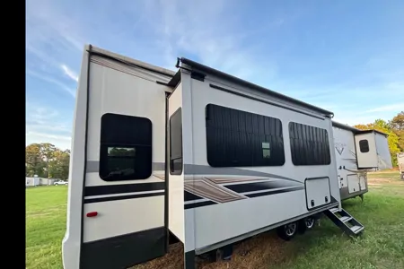 Greg's Forest River 38EBS Fifth Wheel