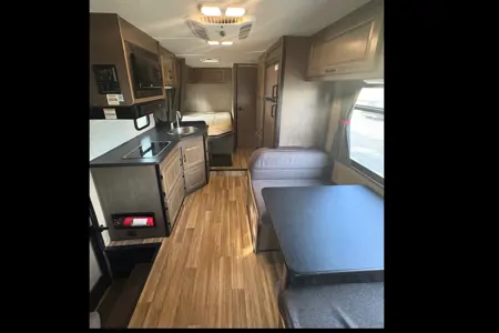 Anna's Majestic Leisure- 2018 Class C