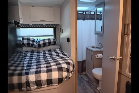 Stephen's Thor Motor Coach Geneva 22VT Class C