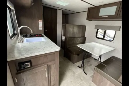 Lin's Coleman 17B Travel Trailer