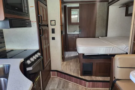Rv Rentals Way of Life's Forester 2421MS CMF1