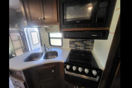 Rv Rentals Way of Life's Forester 2421MS CMF1