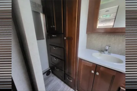 Rv Rentals Way of Life's Forester 2421MS CMF1