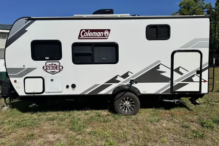 Kassandra's Dutchmen Rubicon Travel Trailer