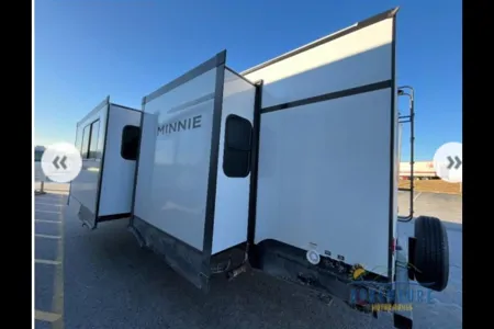 Robert's Winnebago Minnie 2730FK