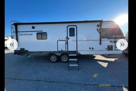 Robert's Winnebago Minnie 2730FK