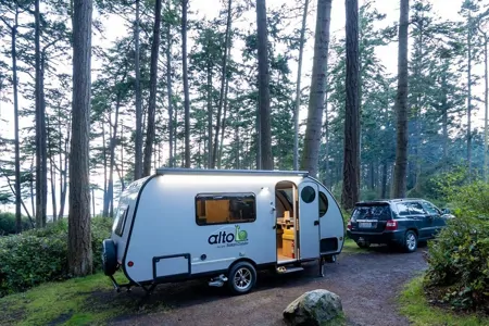 Alto F2114   (2350 lb ultralégère)(avec déplace caravane)