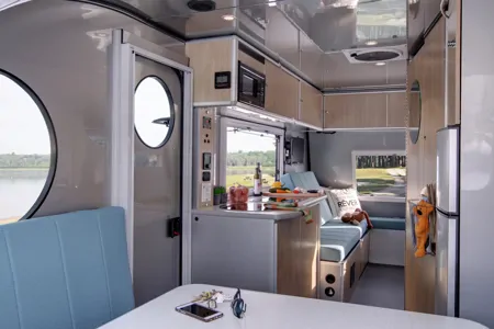 Alto F2114   (2350 lb ultralégère)(avec déplace caravane)