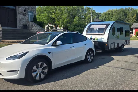 Alto F2114   (2350 lb ultralégère)(avec déplace caravane)