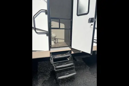 Kinger’s Forest River Rockwood Ultralite Travel Trailer