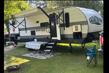 Hayleigh's Grand River 32bre Travel Trailer