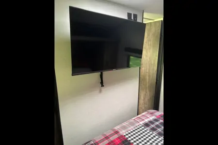 Hayleigh's Grand River 32bre Travel Trailer