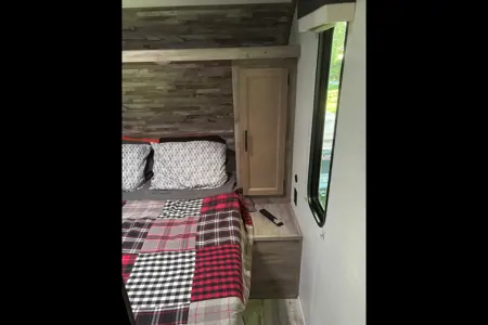 Hayleigh's Grand River 32bre Travel Trailer