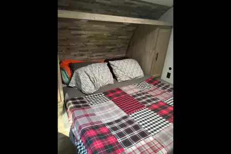Hayleigh's Grand River 32bre Travel Trailer