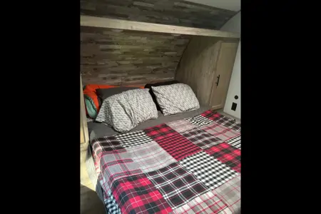 Hayleigh's Grand River 32bre Travel Trailer